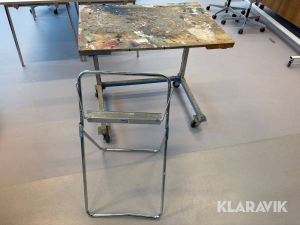 Arbetsbänk på hjul & pappersrullehållare