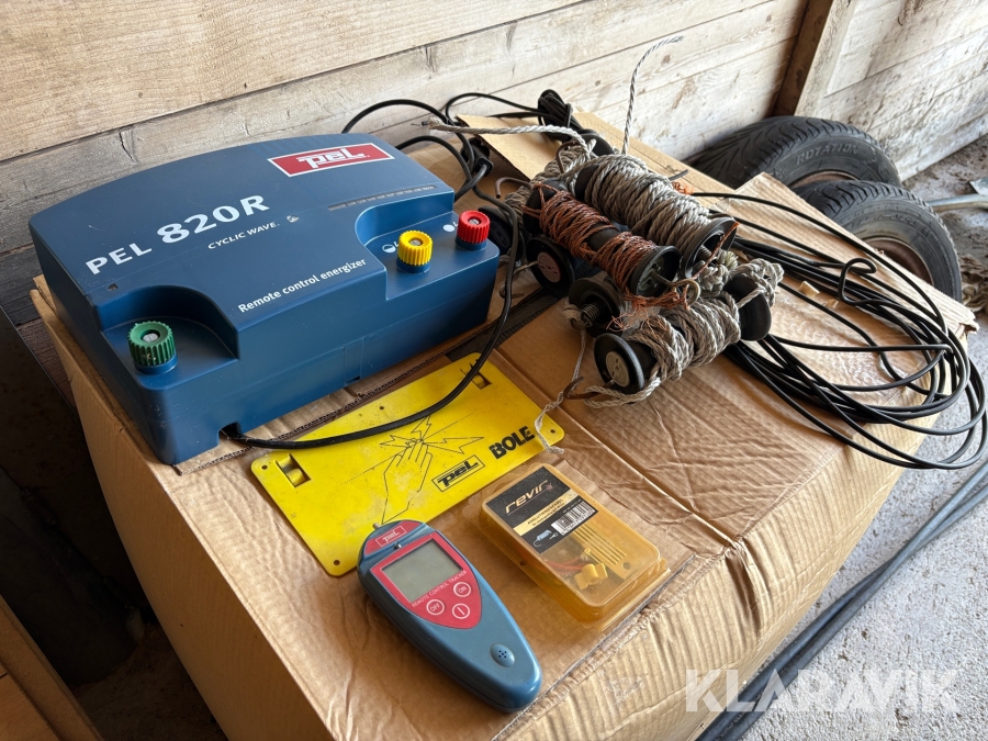 Stängselaggregat PEL 820R med jordankare, grindhandtag och matarkabel