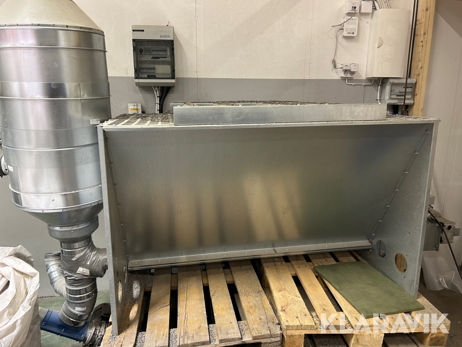 Silo med inmatning/utmatning och inmatningsficka Svea Agri