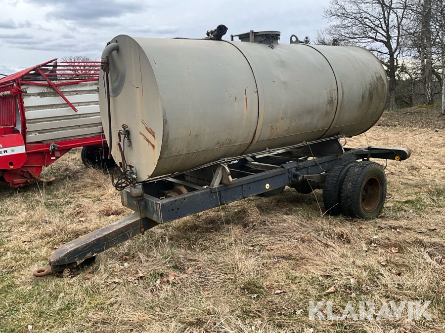 Vattentank på kärra