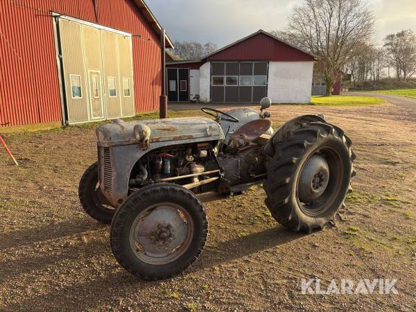 Traktor Ferguson Grålle