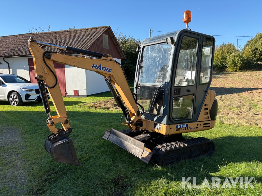 Grävmaskin Hanix H15B pluss-2 med maskinvagn och 3 st verktyg