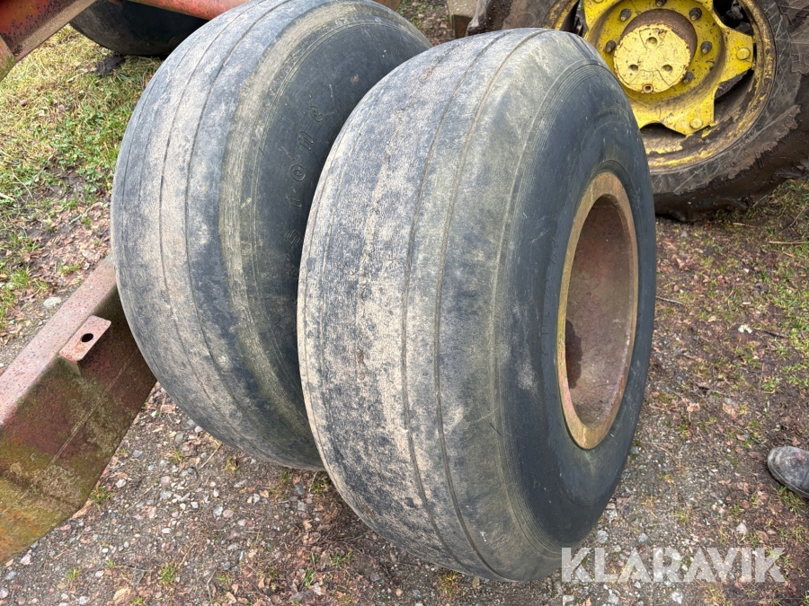 Däck med fälg 30 PLY 4st