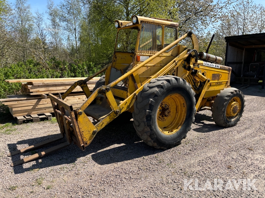Baklastare Volvo BM LM 640 med gafflar