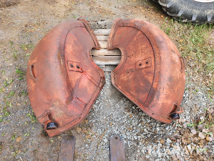 Bakskärmar till Veterantraktor BM Volvo