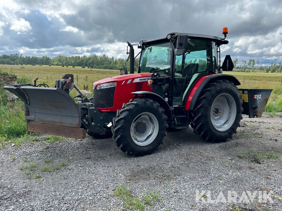 Traktor med redskap massey Ferguson 4707