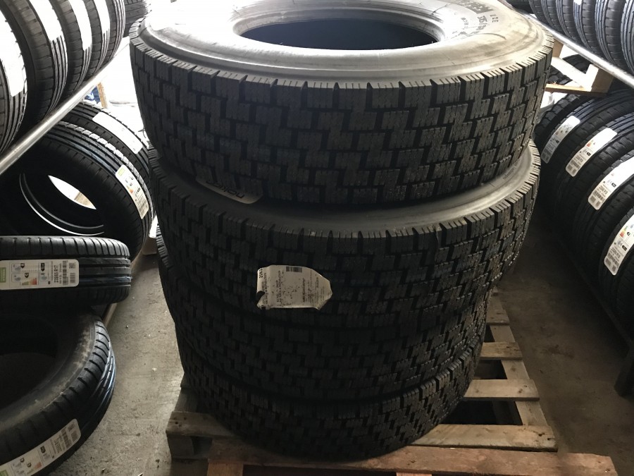 4st Nya drivdäck till lastbil