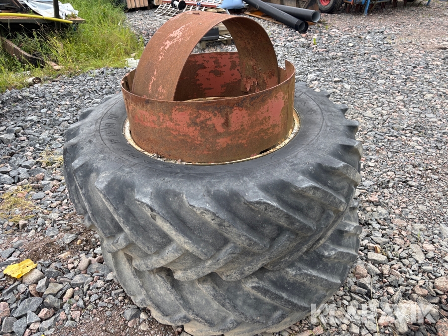 Dubbelmontage Goodyear 18.4/15-34 med ringar 2st