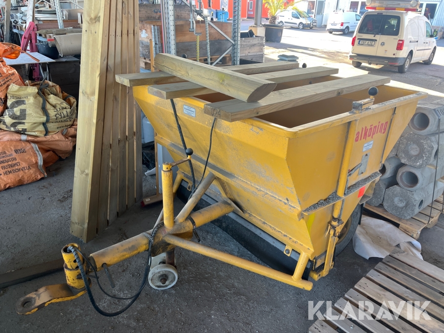 Sandspridare bogserande Falköping T15