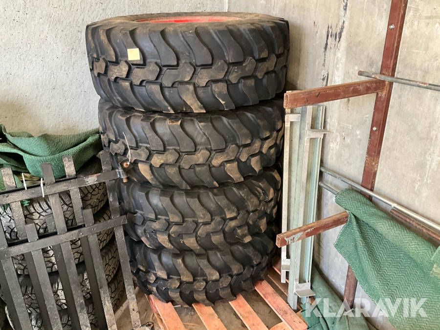 Däck med fälg Kubota 365/70R18 4st