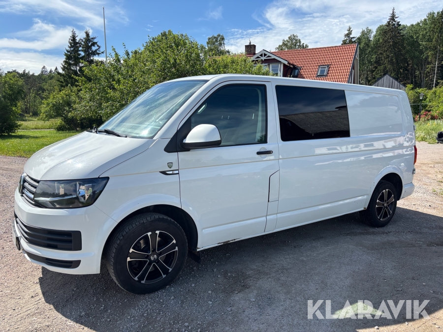 Skåpbil Volkswagen Transporter med baksäte och skåp
