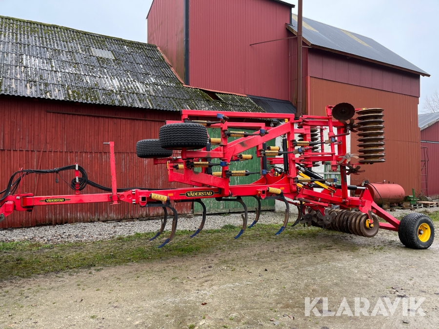 Kultivator Väderstad Cultus CS 420 förberedd för BioDrill