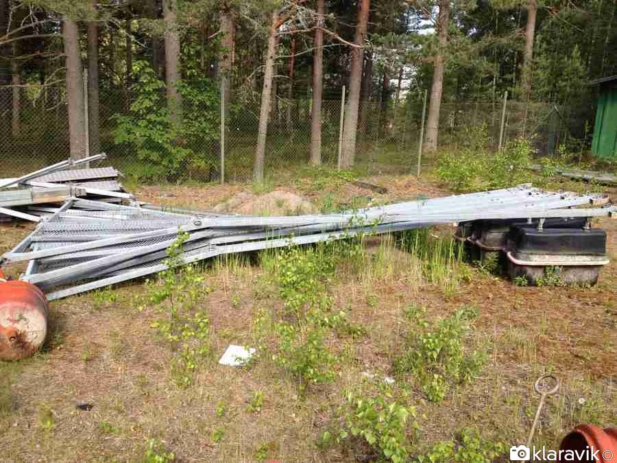 Ett parti Y-bommar / Förtöjningsbommar 6 meter 9st