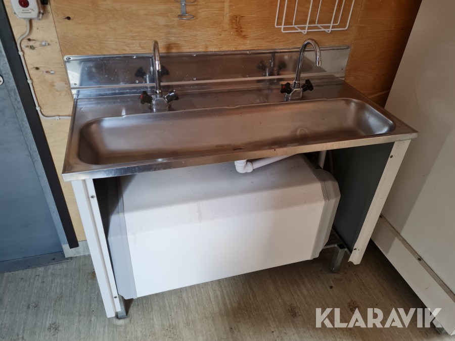 Tvättställ med varmvattenberedare