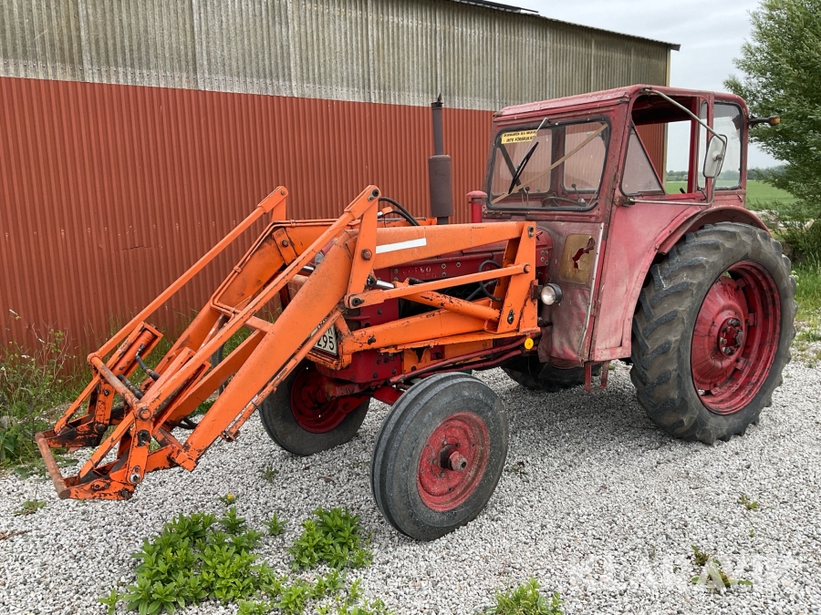 Veterantraktor Volvo BM 350 Boxer med frontlastare