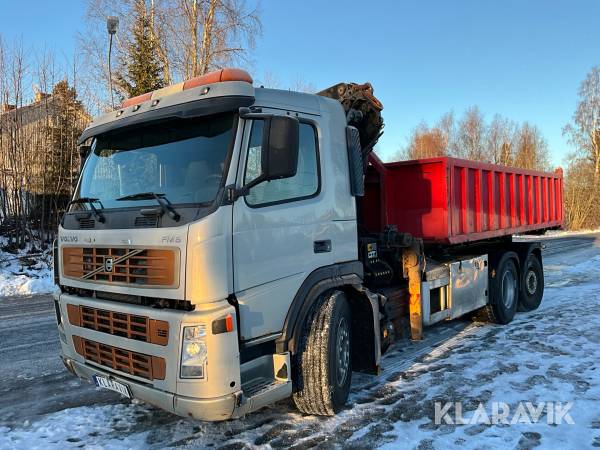 Lastväxlare Volvo FM9 med kran och flak