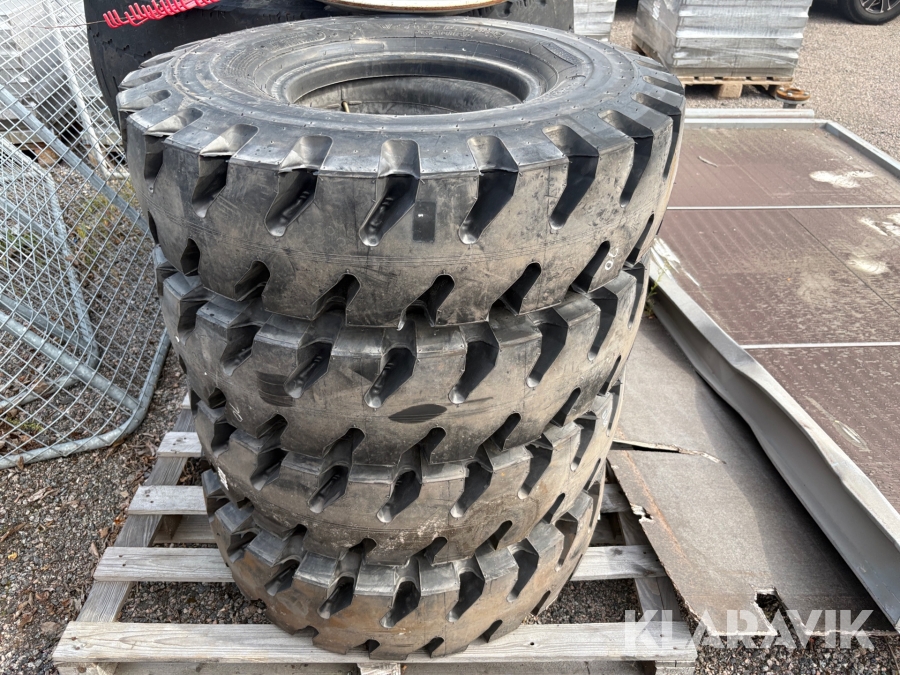 Däck till truck Bridgestone 8.25R15