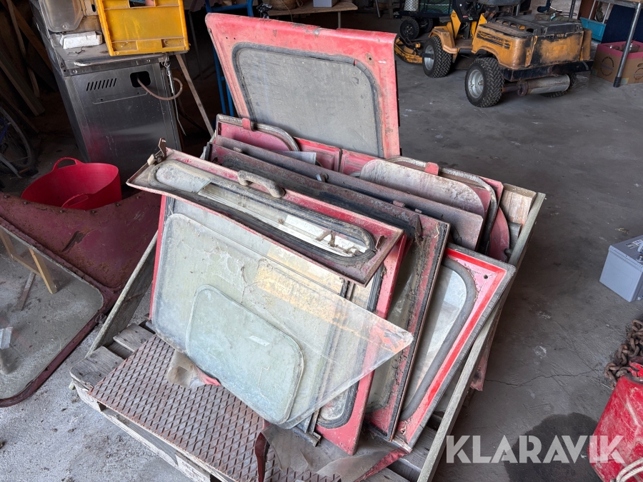 Diverse fönster till traktor
