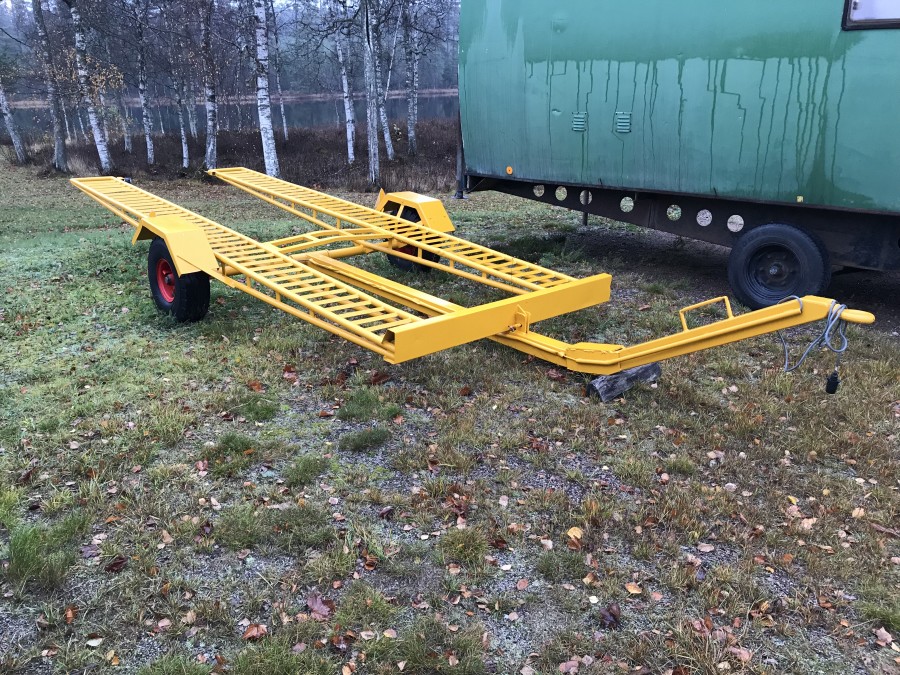 Vagn till skogsmaskin.