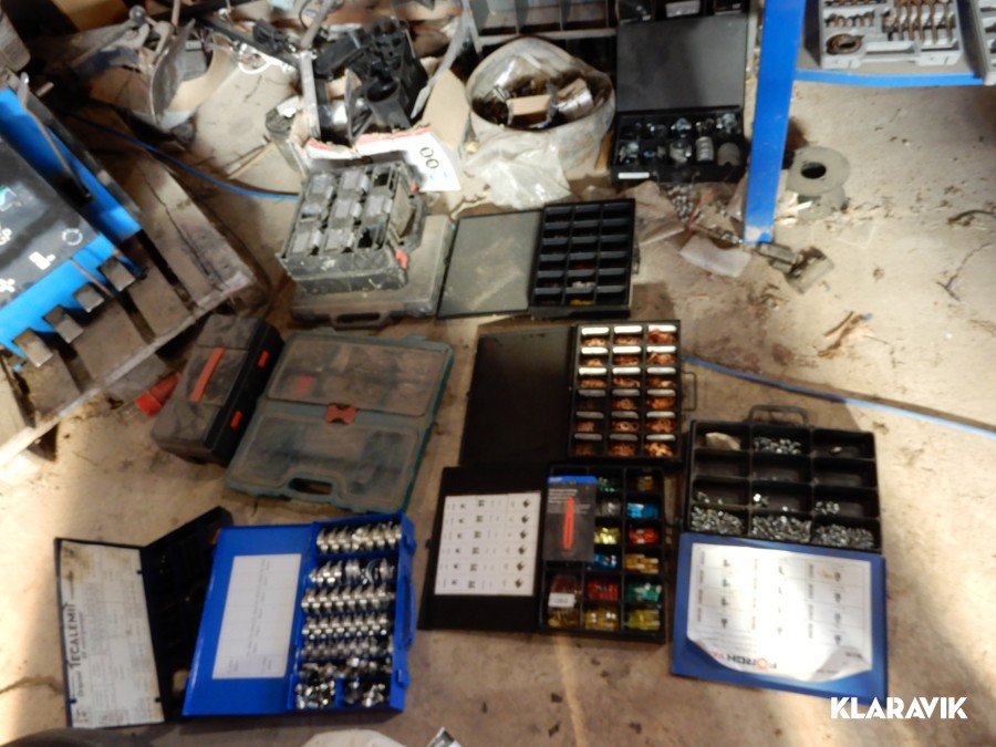 Bult, mutter - sortimentlådor med innehåll 