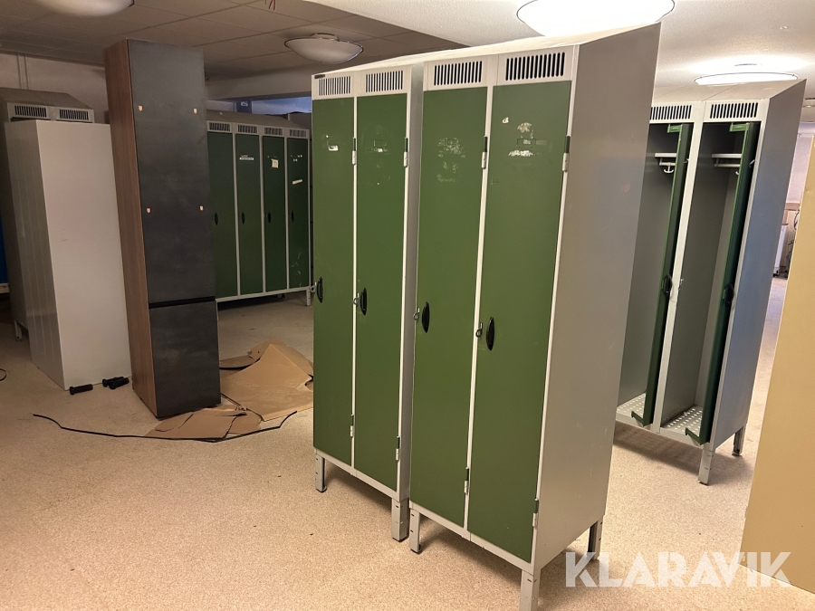 Klädskåp Sonessons Inredningar  2 st