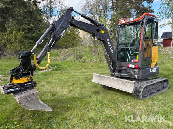 Grävmaskin Volvo ECR25D Tiltrotator och 8st redskap