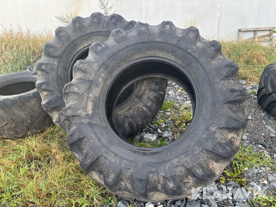 Skogsdäck Nokia 700/70-34 2st