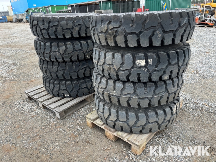 Kompletta hjul Nokian Armor Gard 2 10.00-20 till hjulgrävare med ZF-Axel  8st 10 bult med stenring