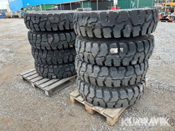 Kompletta hjul Nokian Armor Gard 2 10.00-20 till hjulgrävare med ZF-Axel  8st 10 bult med stenring