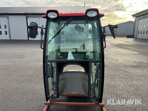Traktorhytt med värme & arbetsbelysning Branson