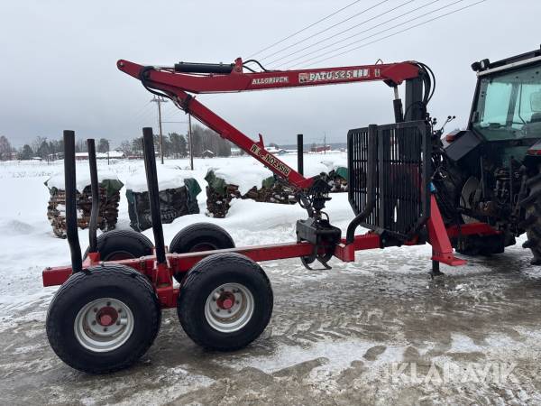 Skogsvagn Kesla Patu 525 med kran