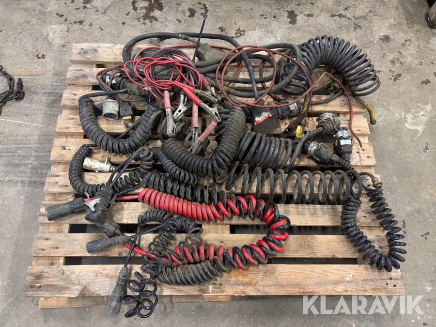 Part med diverse elkontakter