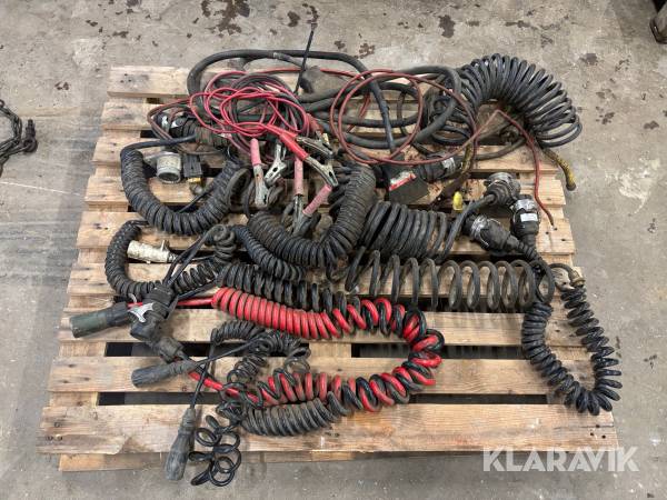 Part med diverse elkontakter