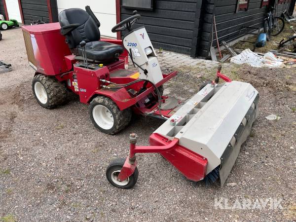 Gräsklippare Ventrac 3200 med vikplog och sopvals, 4x4