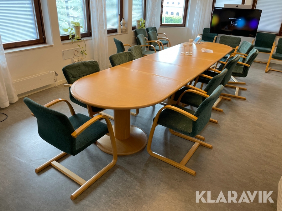 Konferensbord med 22 stolar