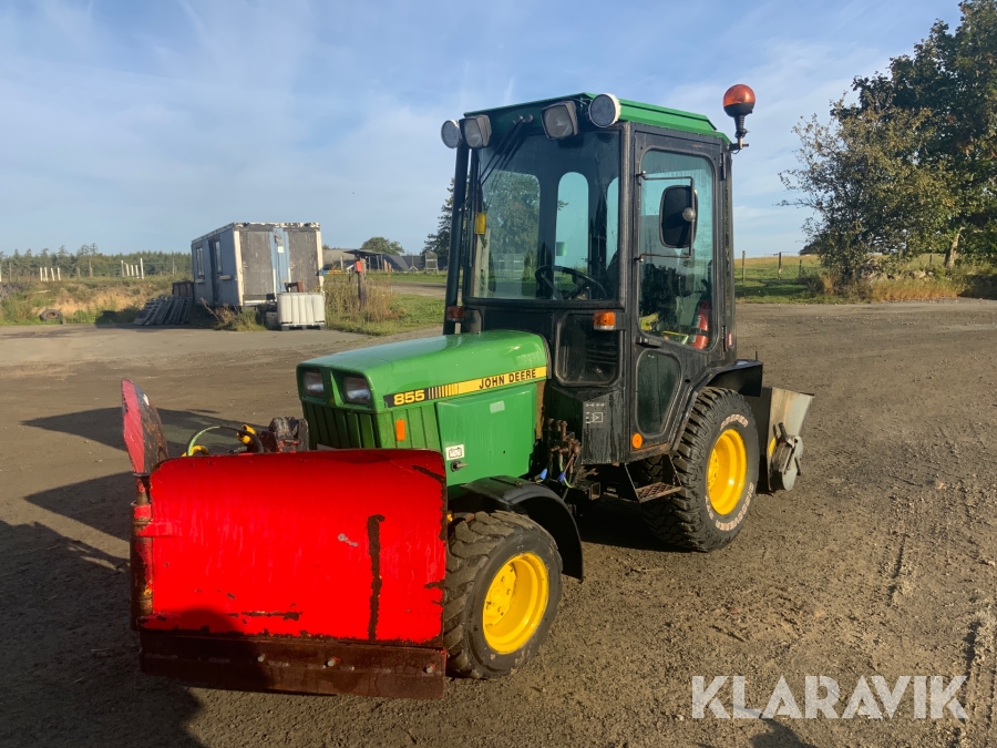Kompakttraktor John Deere 855 med snöröjnings utrustning