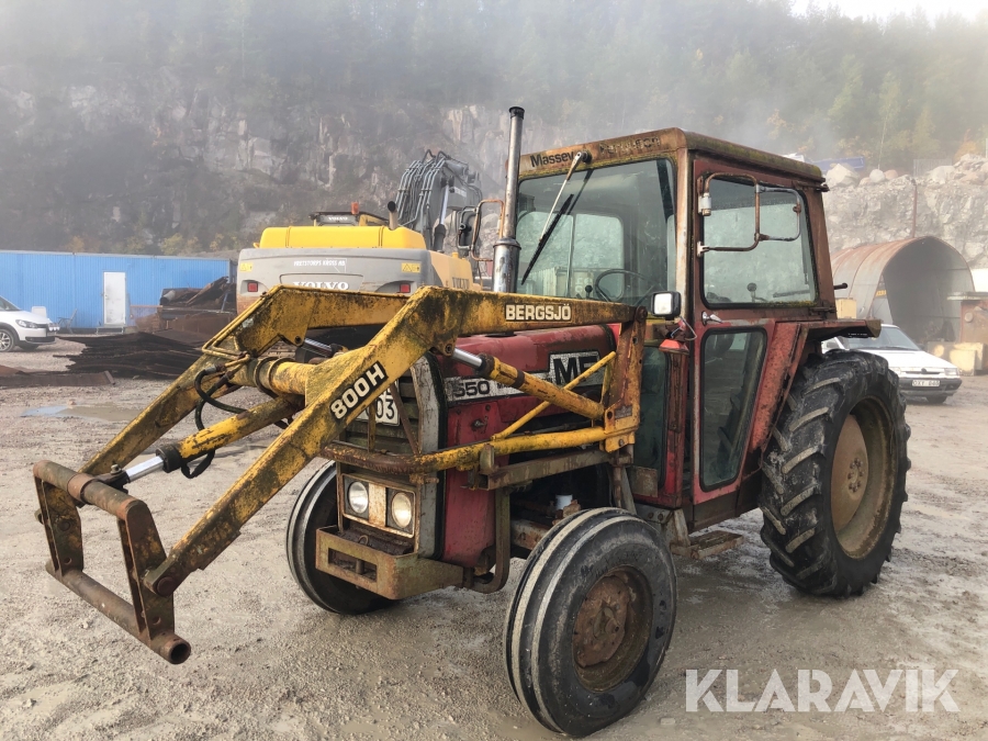 Traktor Massey Fergusson 550 med Bergsjölastare 800 H och skopa
