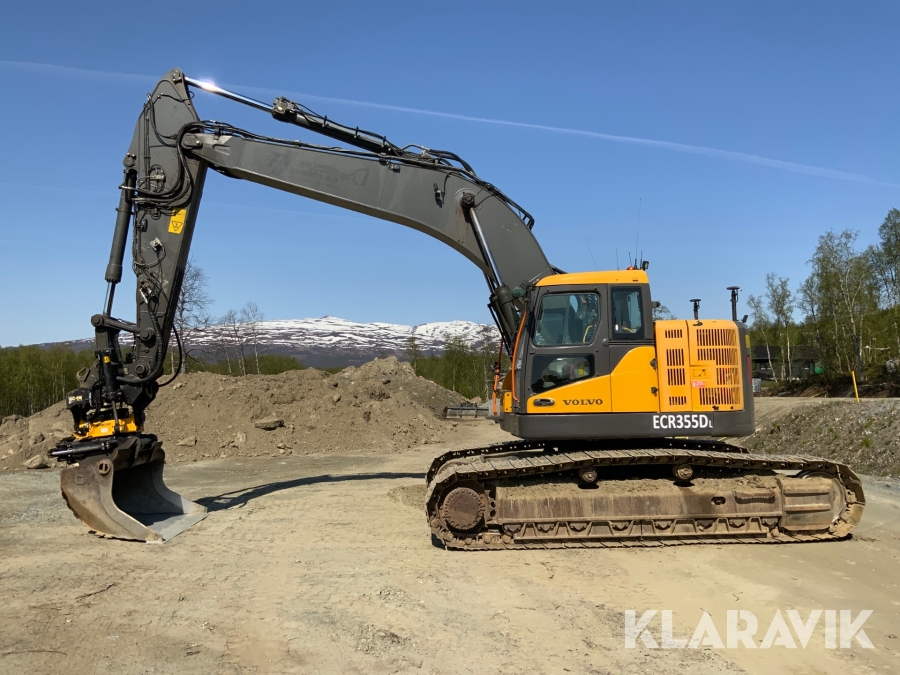 Grävmaskin Volvo ECR305CL med flera redskap