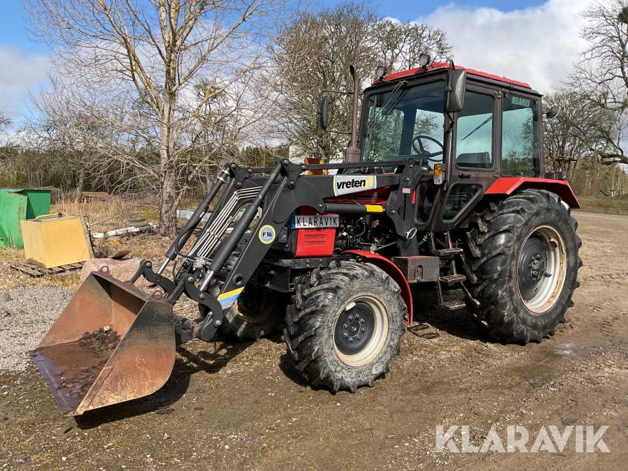 Traktor Belarus 920 med redskap