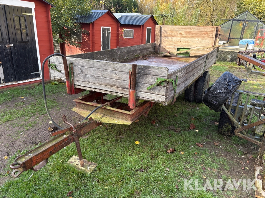 Vagn med tippfunktion