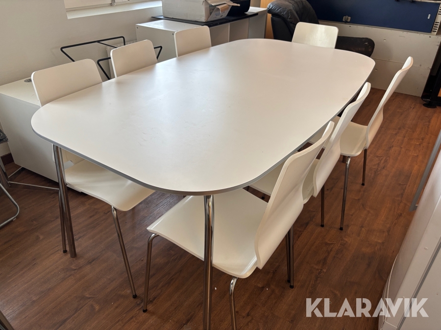 Kontorsmöbler bord, 7st stolar och byrå