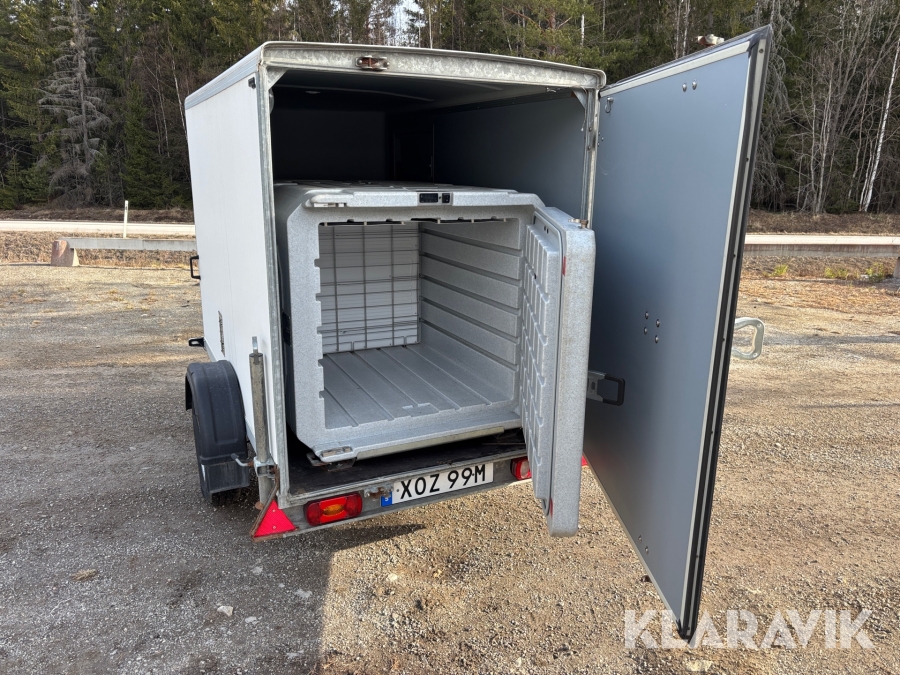 Personbilssläp Cheval C225 med frysskåp