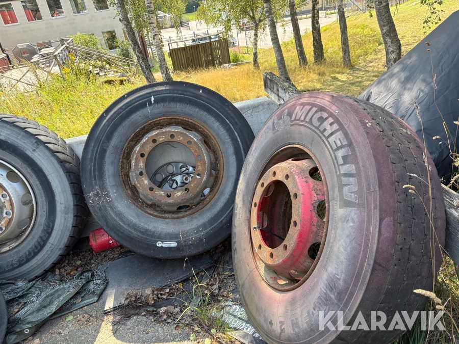 Lastbilsdäck 3 st Bridgestone 315/80R22.5