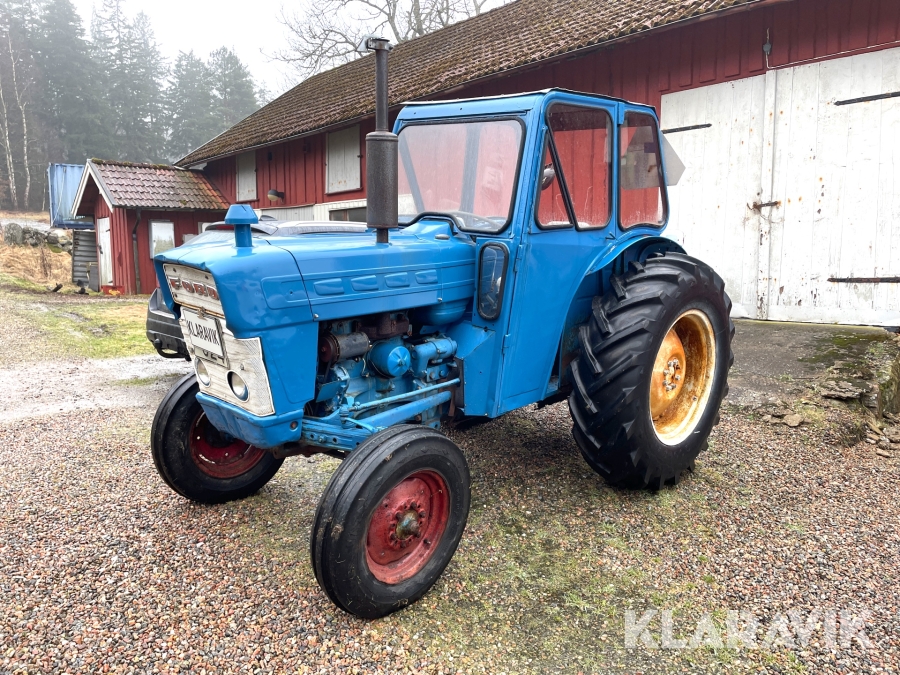 Traktor Ford Super Dexta 3000