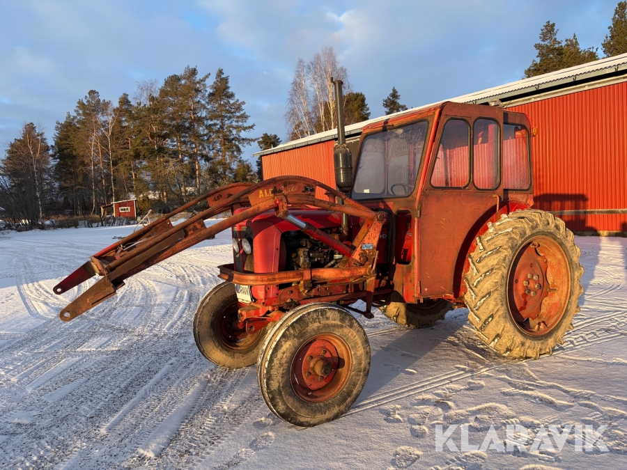 Veterantraktor Bolinder-Munktell 400 Buster med lastare och skopa