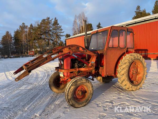 Veterantraktor Bolinder-Munktell 400 Buster med lastare och skopa