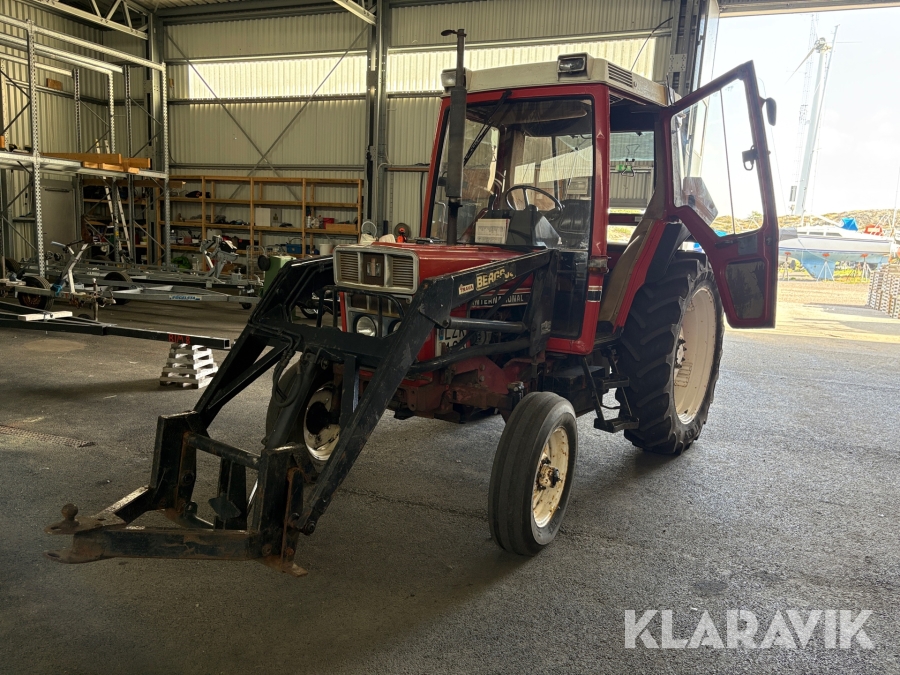 Traktor International 585 XL