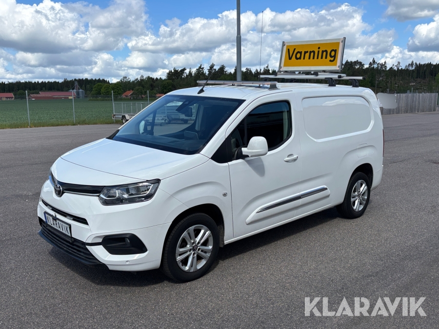 Skåpbil Toyota Proace City följebilsutrustad