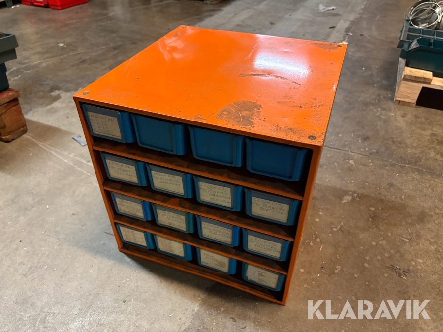 Materialskåp - med lådor