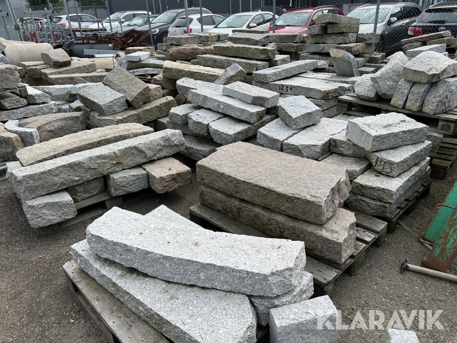 Parti med kantsten granit